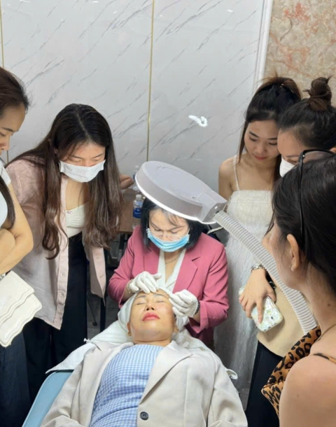 Điêu khắc chân mày là gì? Nên chọn điêu khắc hay phun mày?